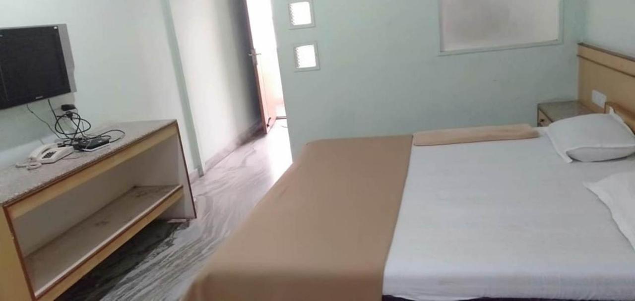 Iroomz Hoysala Residency Bellary Exterior foto